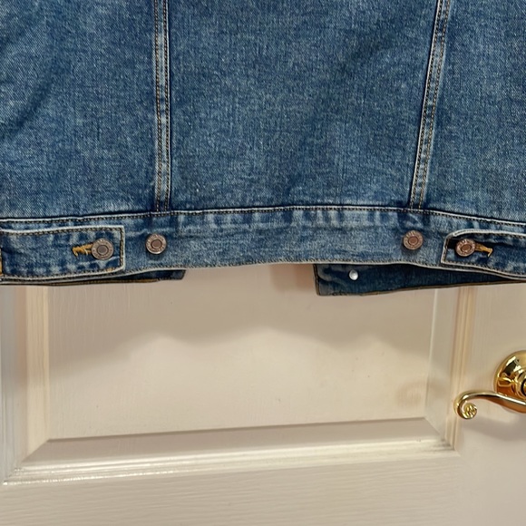 Sherpa-lined Denim Jacket - Picture 7 of 9